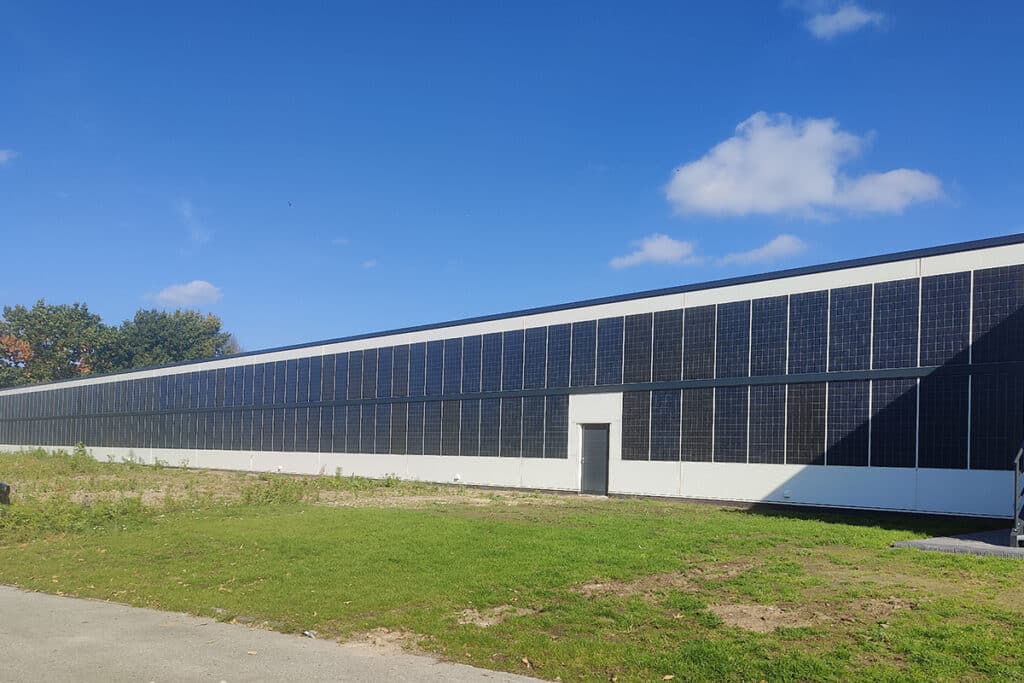 Group24 Photovoltaik Fassade Fassade als Solarkraftwerk: Sonnenenergie an der Hallenwand
